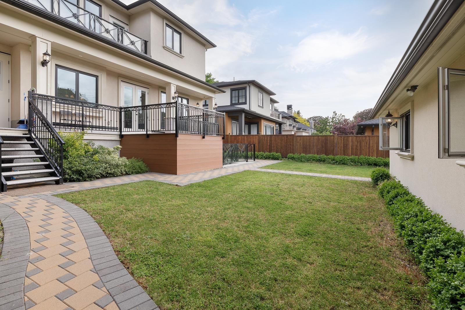 Listing Image 8