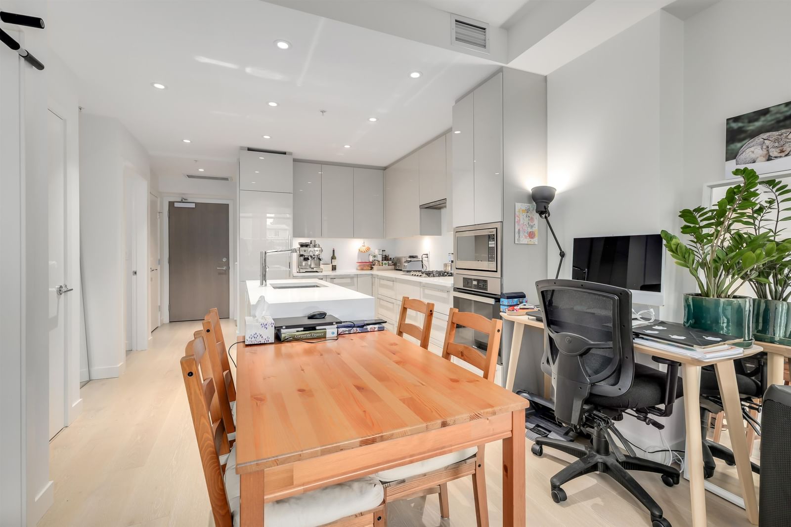Listing Image 5