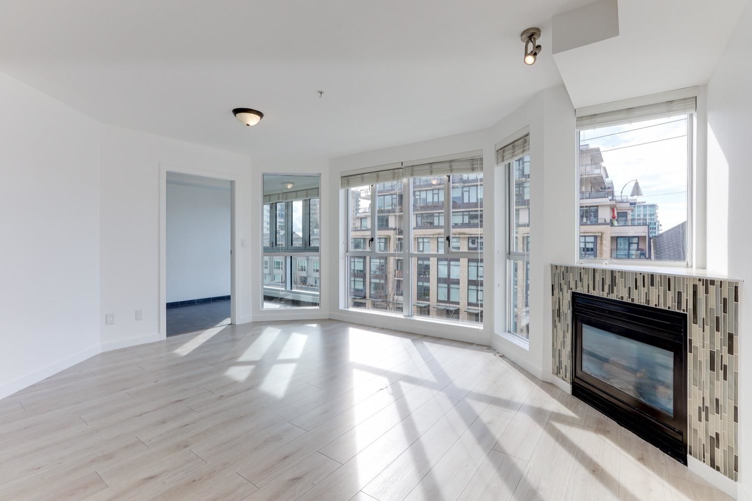 Listing Image 4