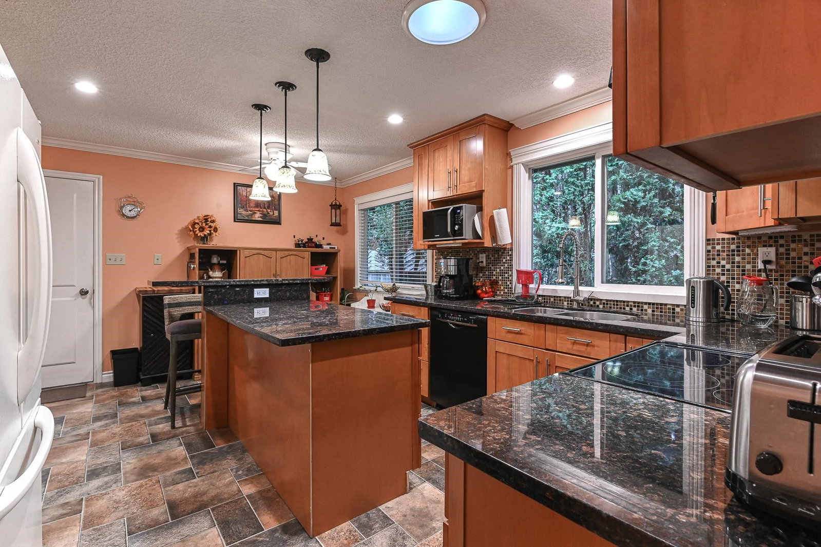 Listing Image 11