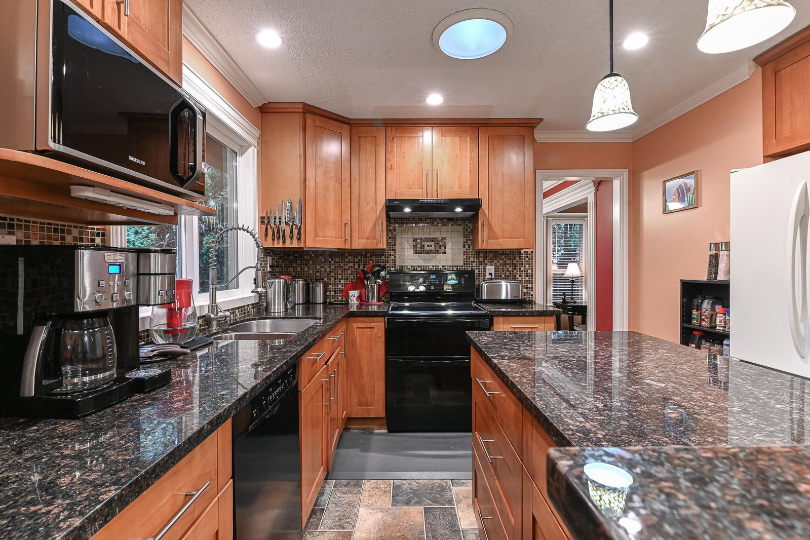 Listing Image 9