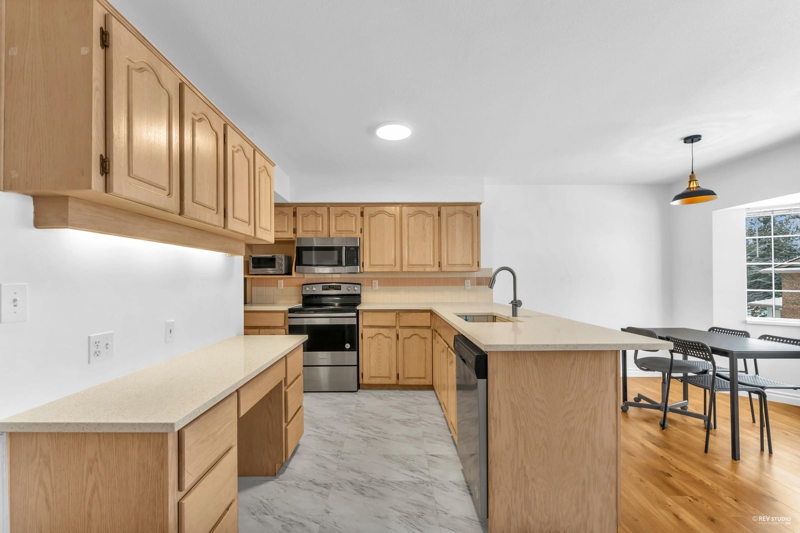 Listing Image 8