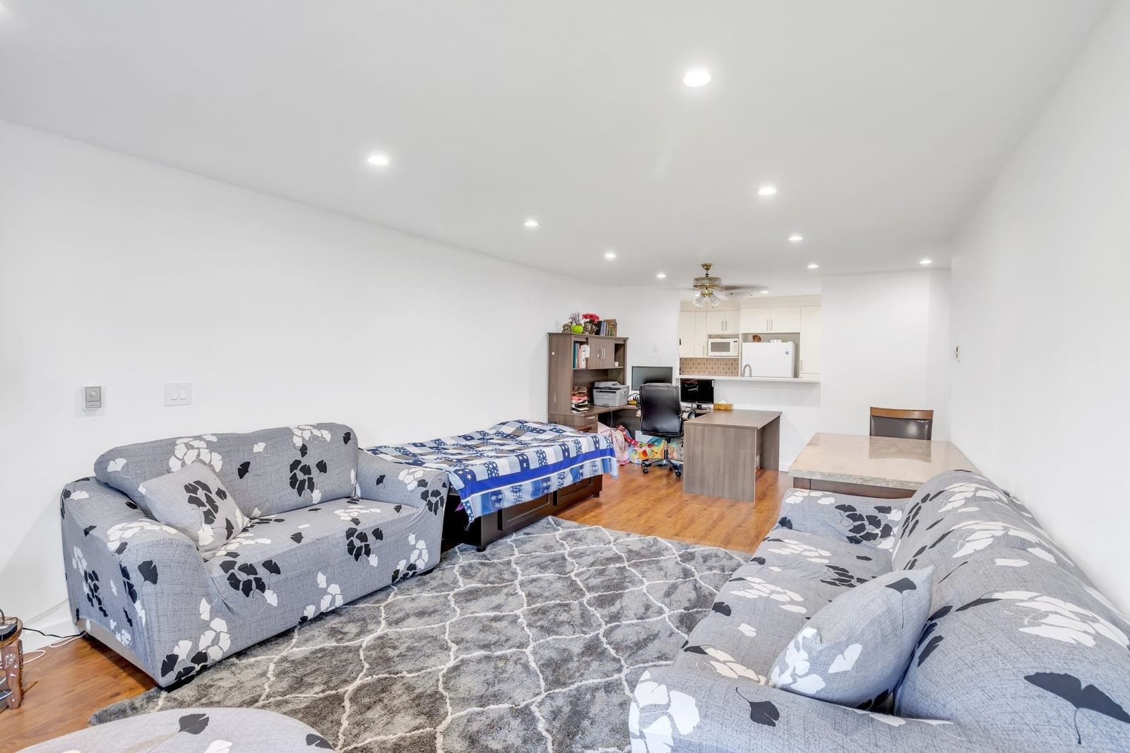 Listing Image 16