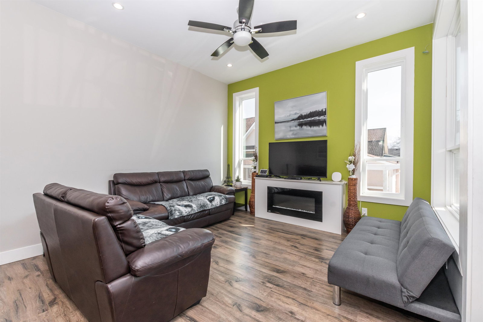 Listing Image 16