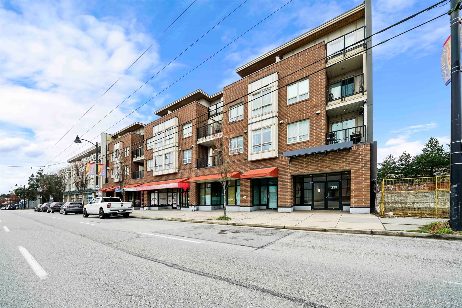 Listing Image 19