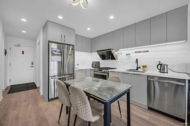 402 - 3018 St George Street
