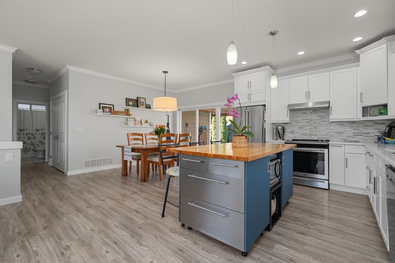 Listing Image 12