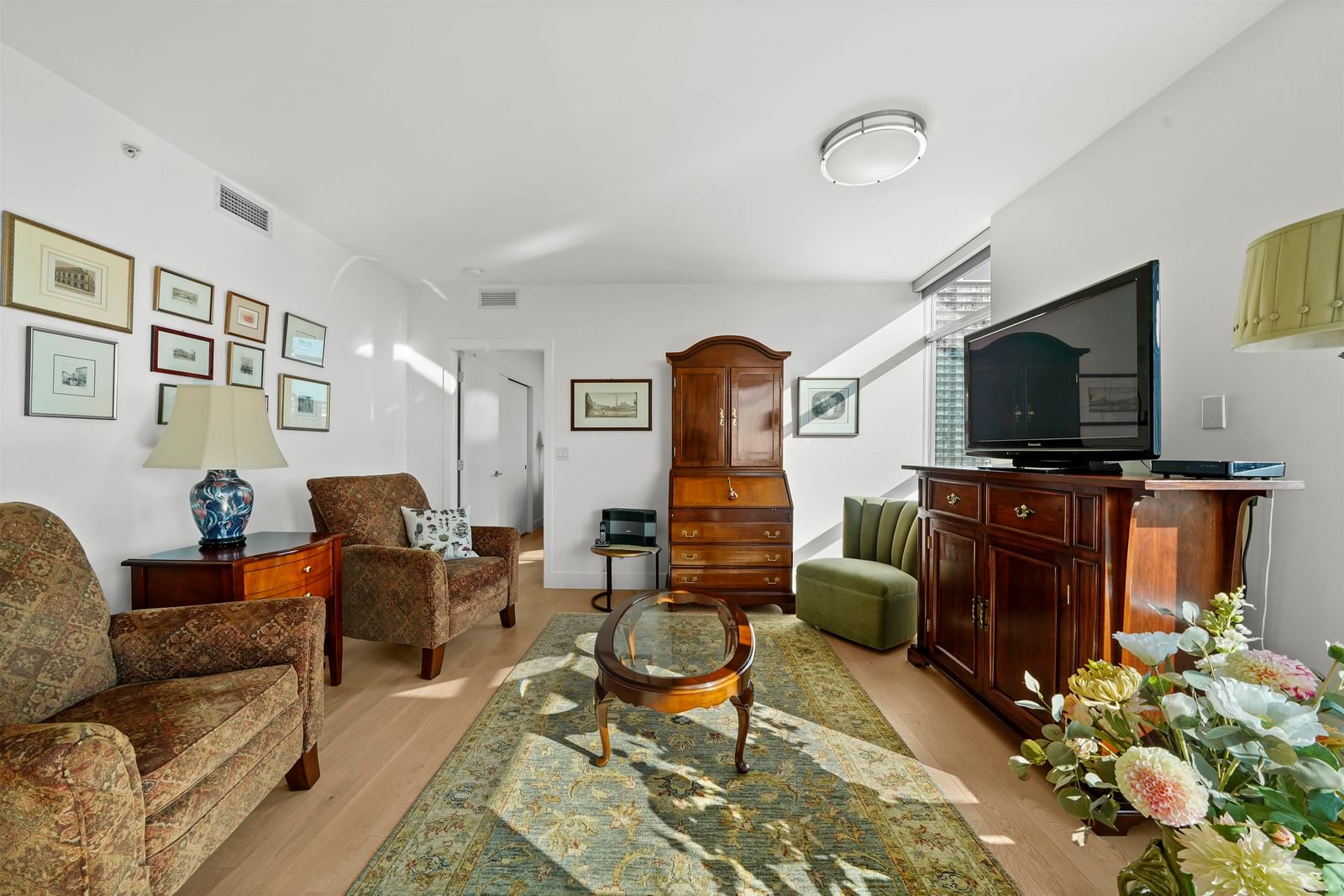 Listing Image 3