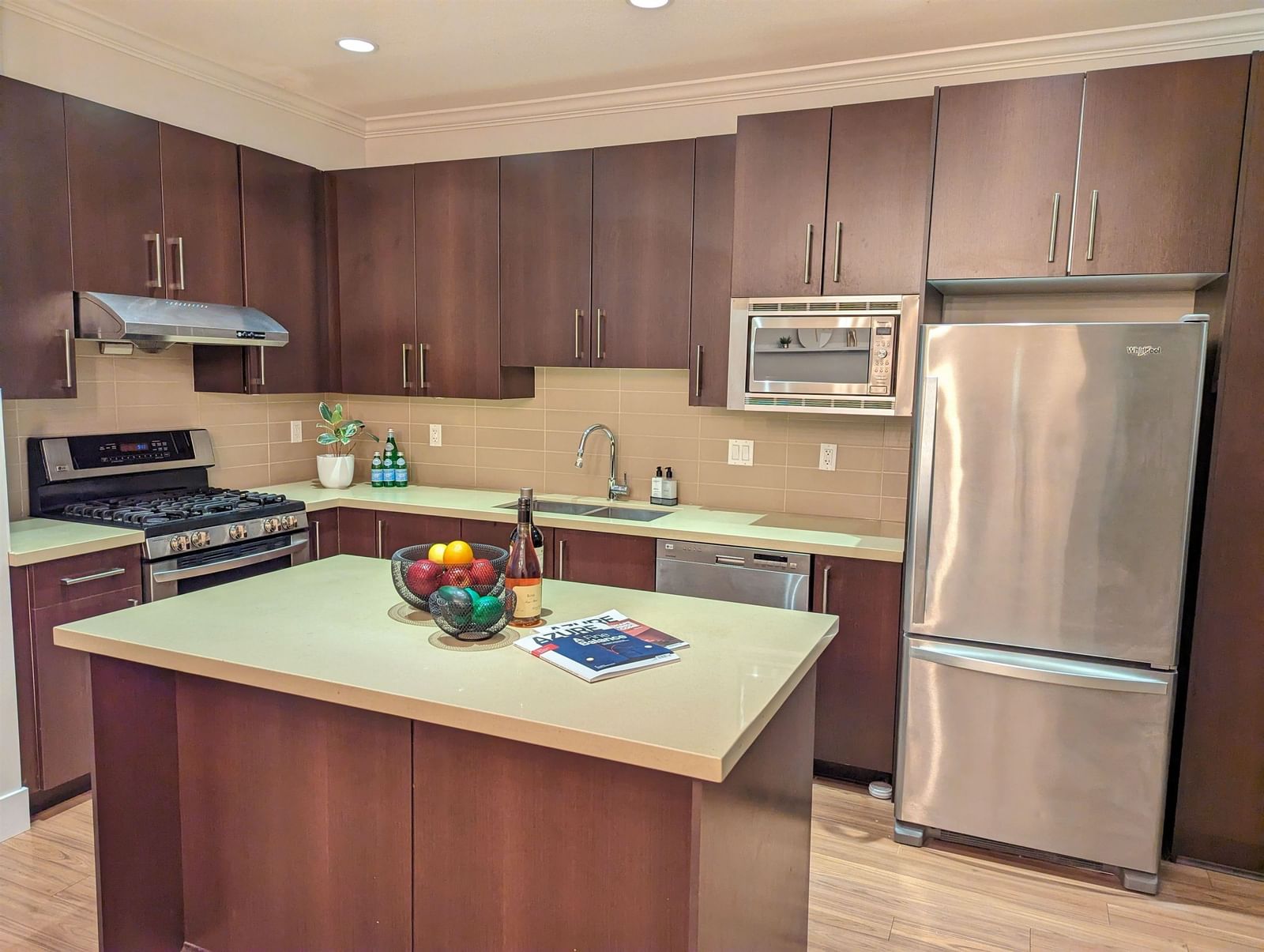 Listing Image 11