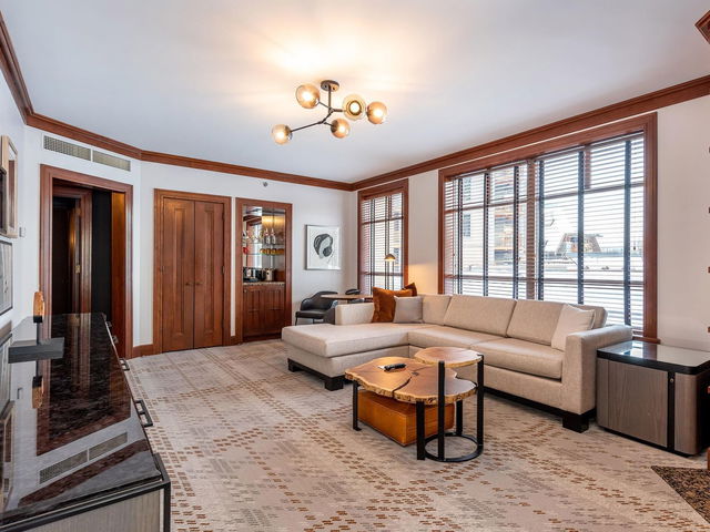 511.512 - 4591 Blackcomb Way