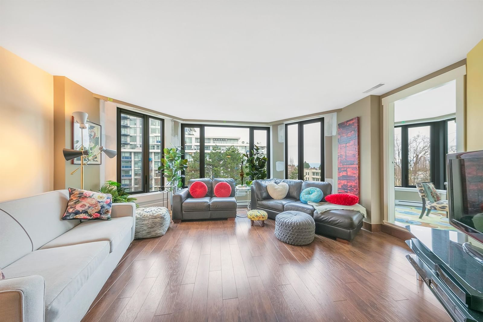 Listing Image 10