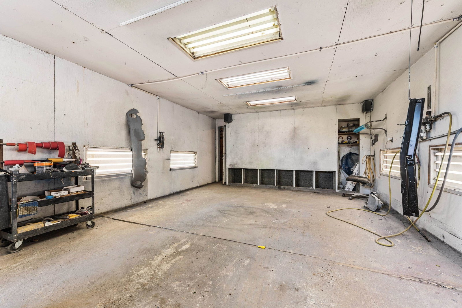 Listing Image 4