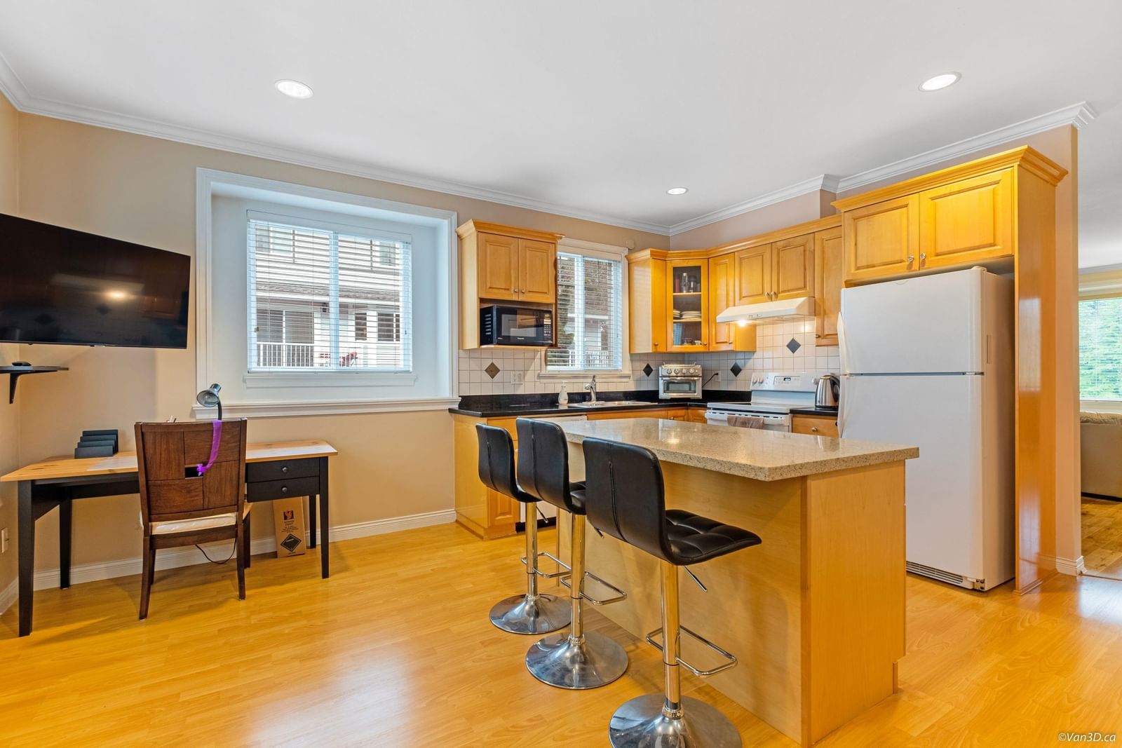 Listing Image 12