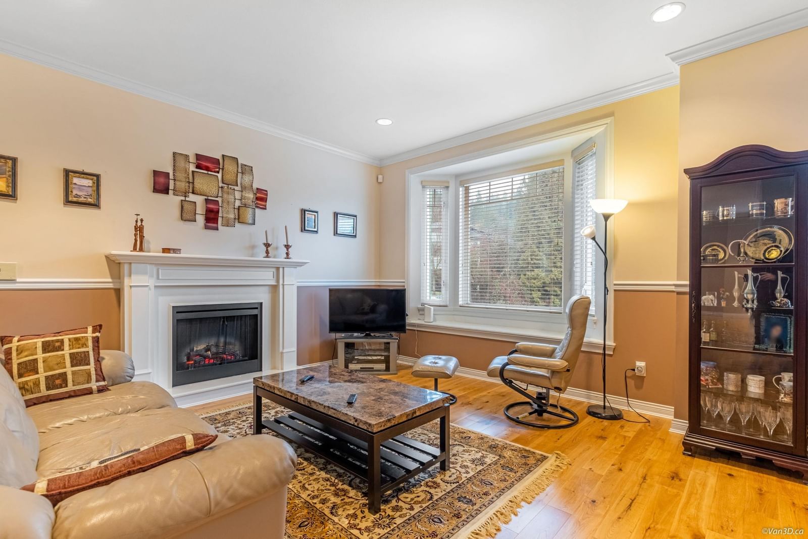 Listing Image 4