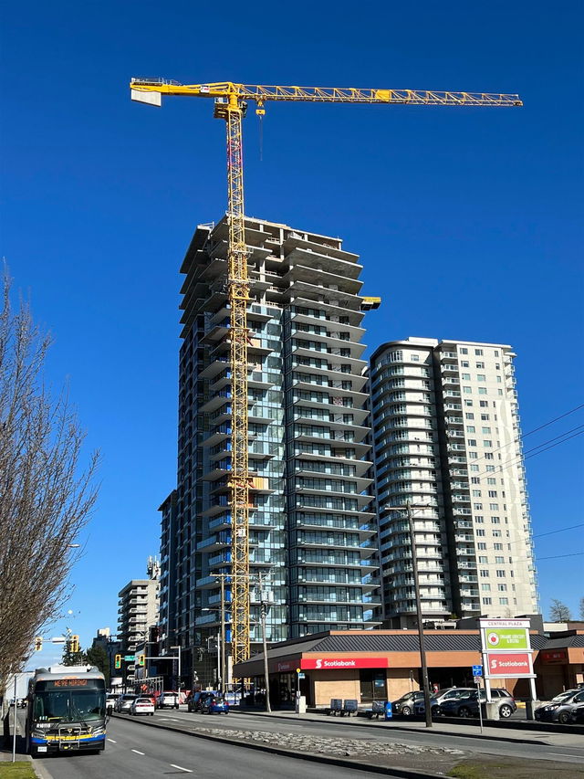 906 - 1588 Johnston Road