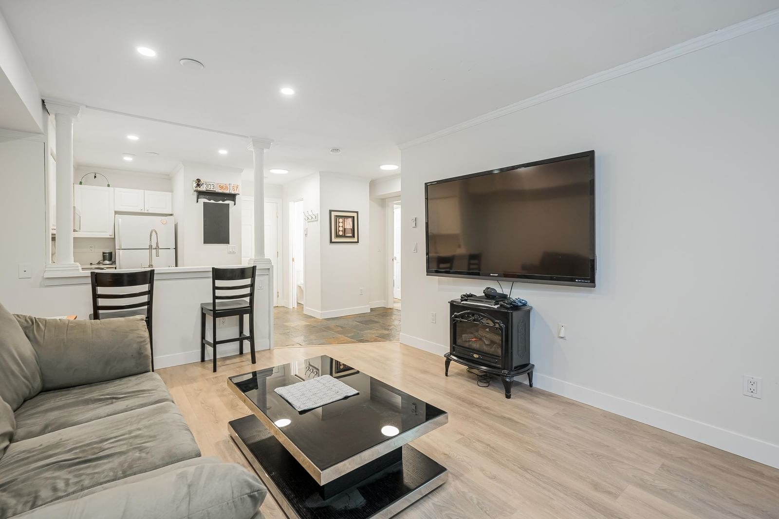 Listing Image 9
