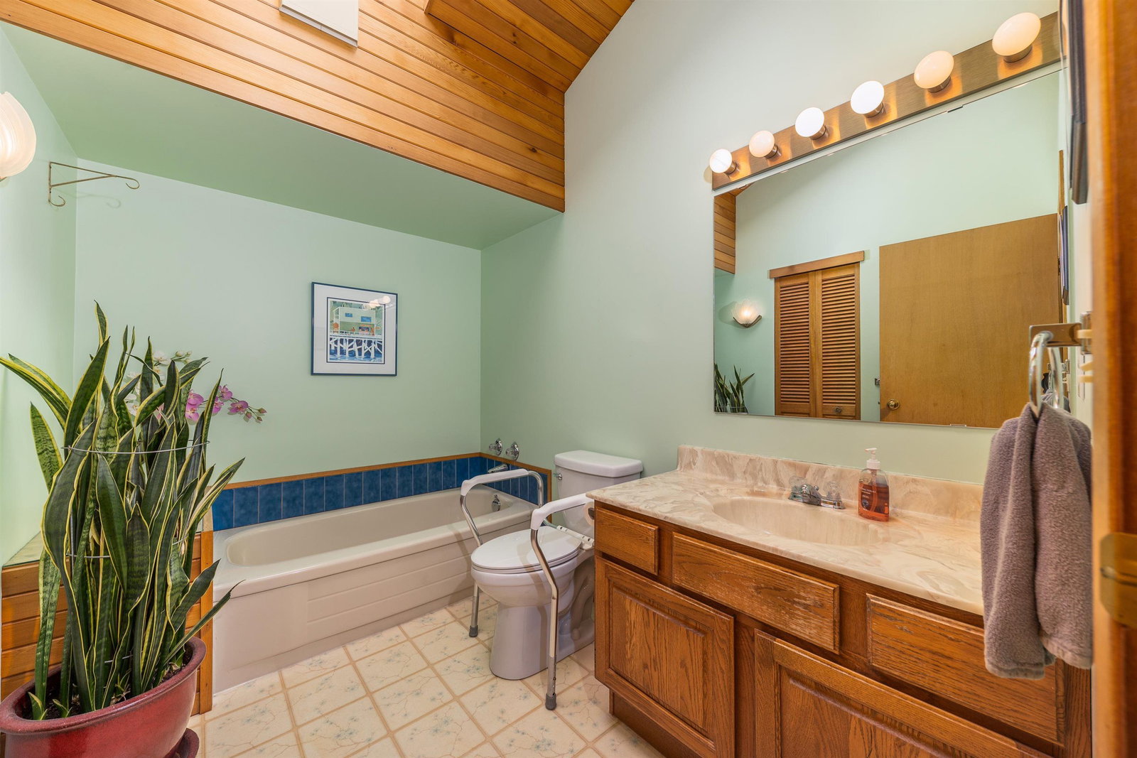 Listing Image 12