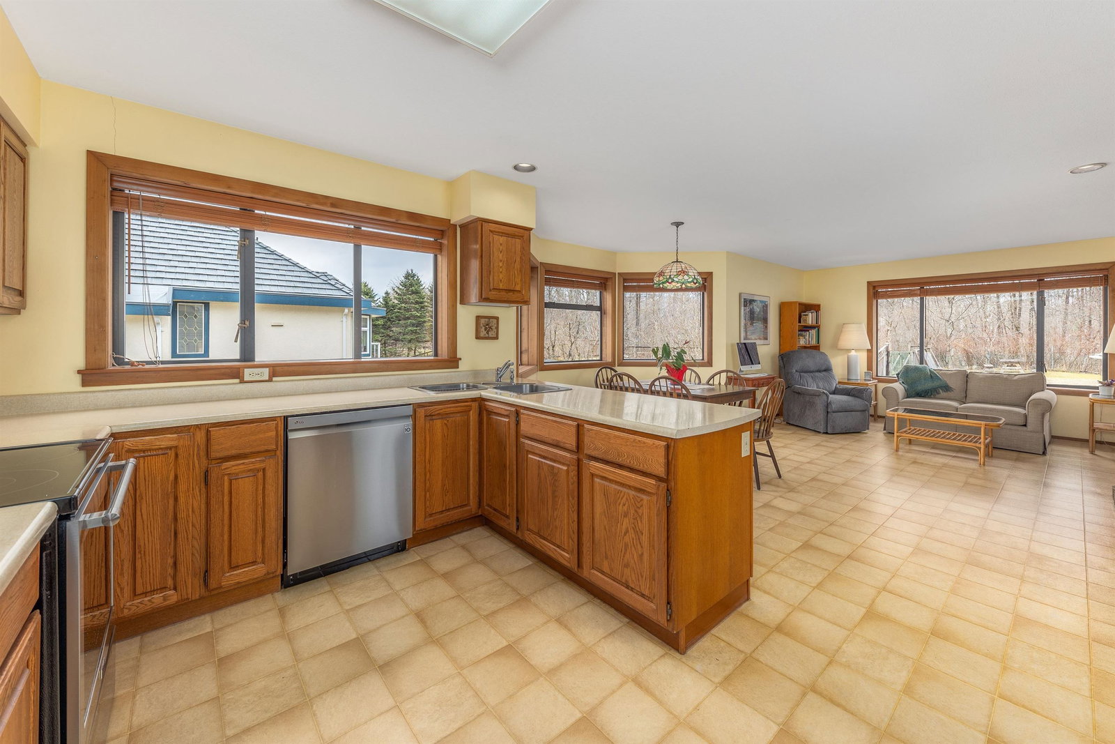 Listing Image 6