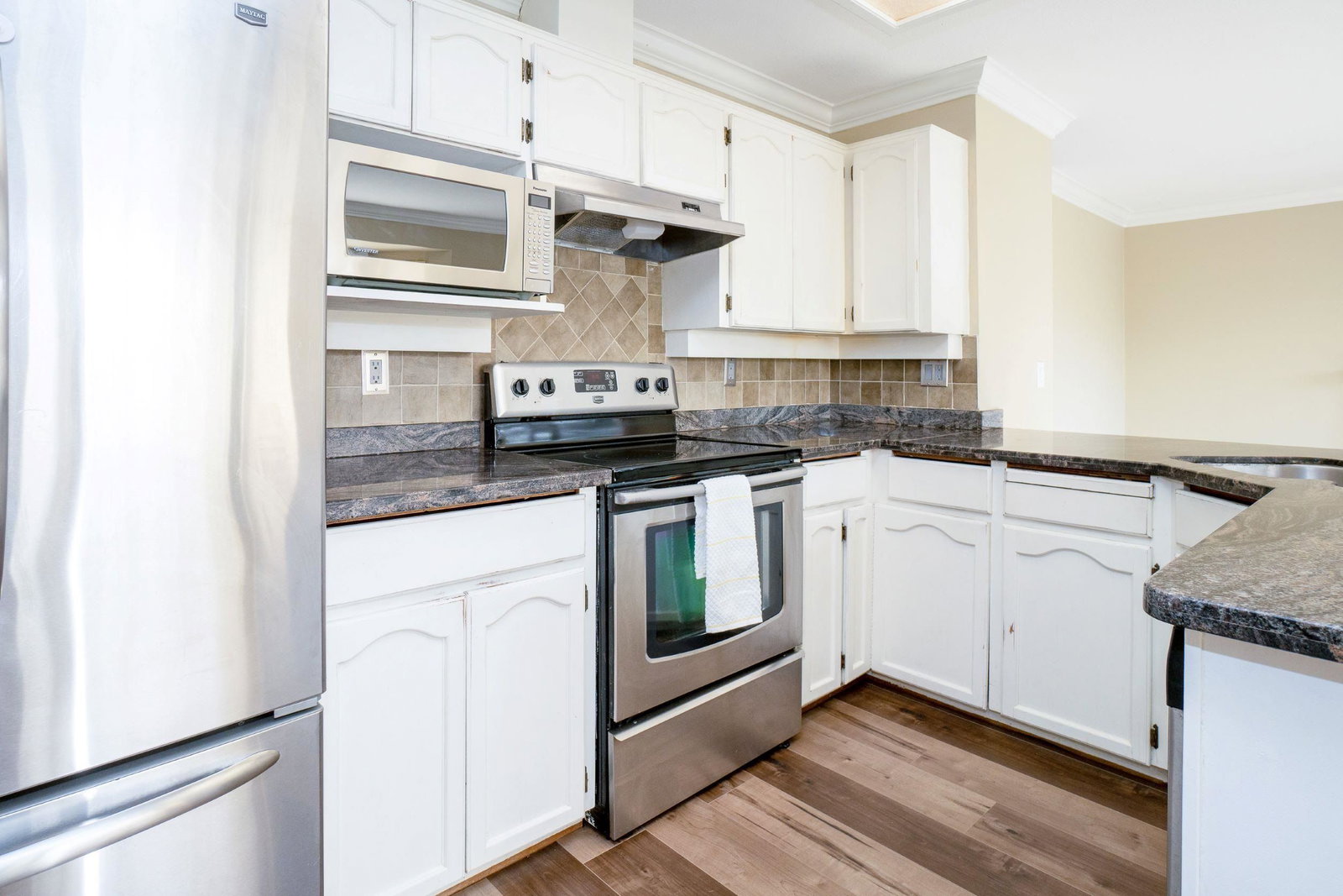 Listing Image 11
