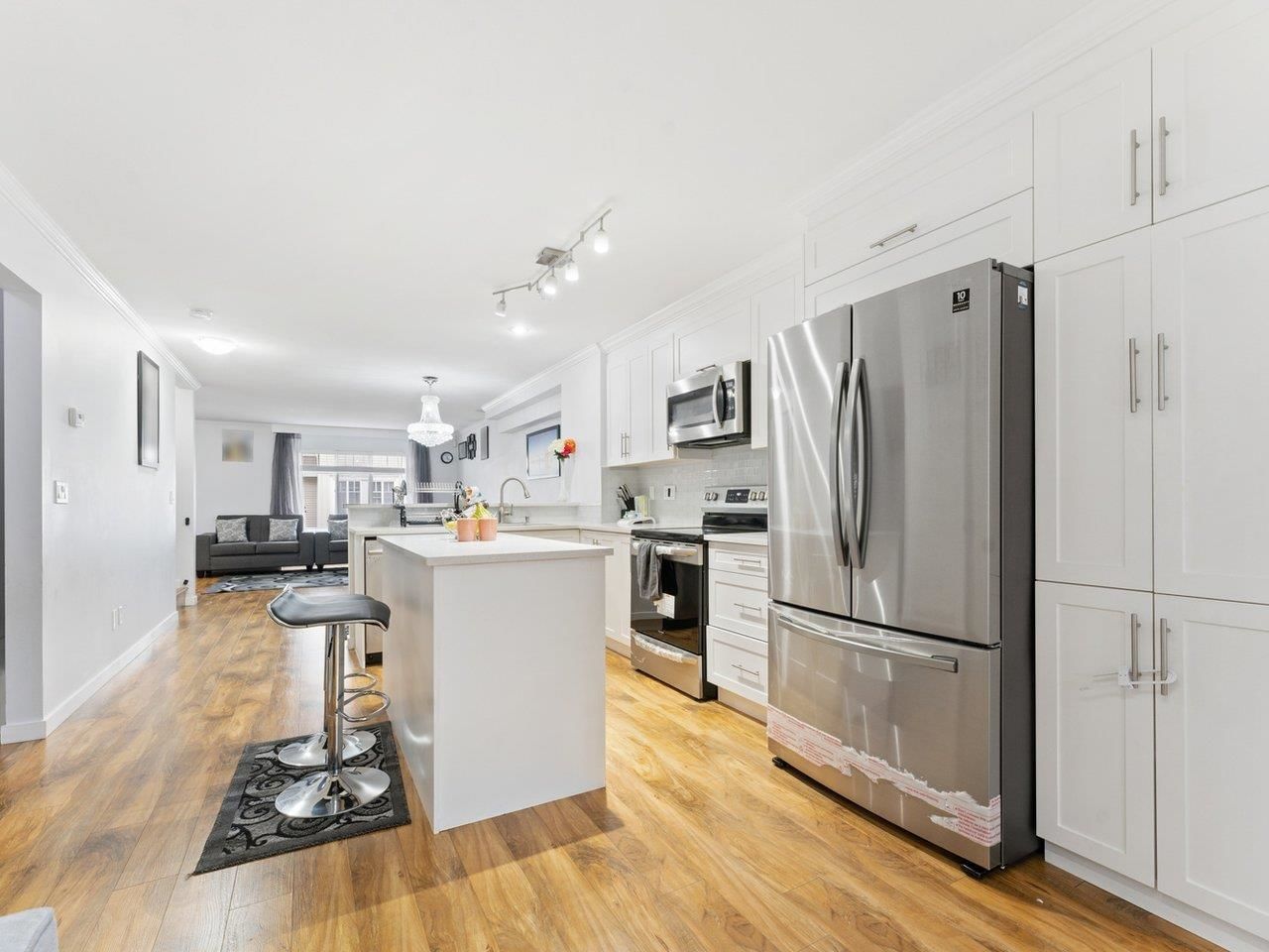 Listing Image 6