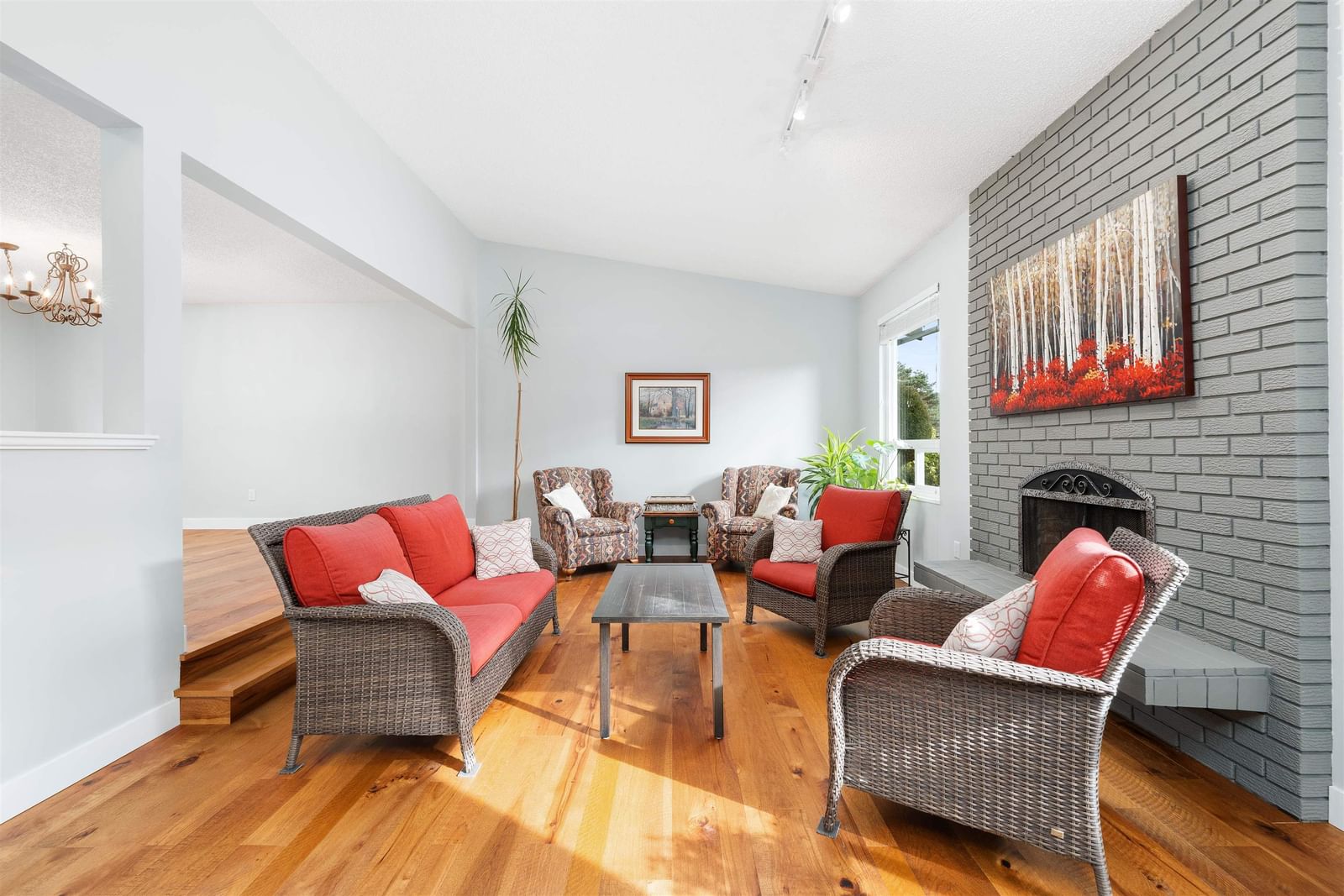 Listing Image 6