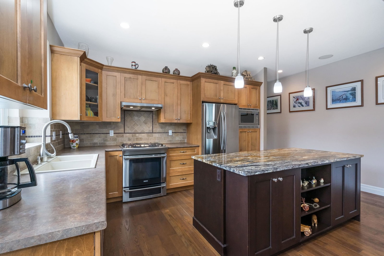 Listing Image 12