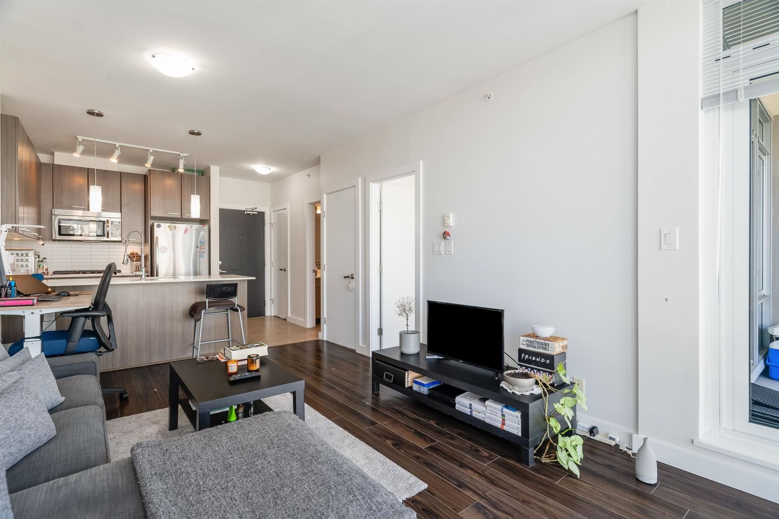 Listing Image 8