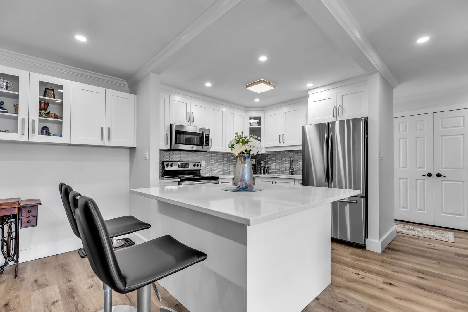 Listing Image 11
