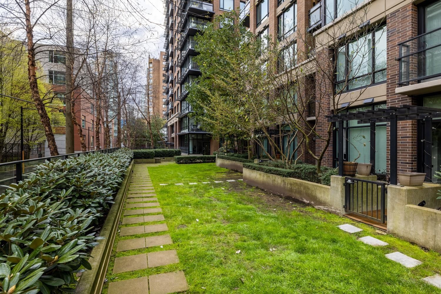 Listing Image 12