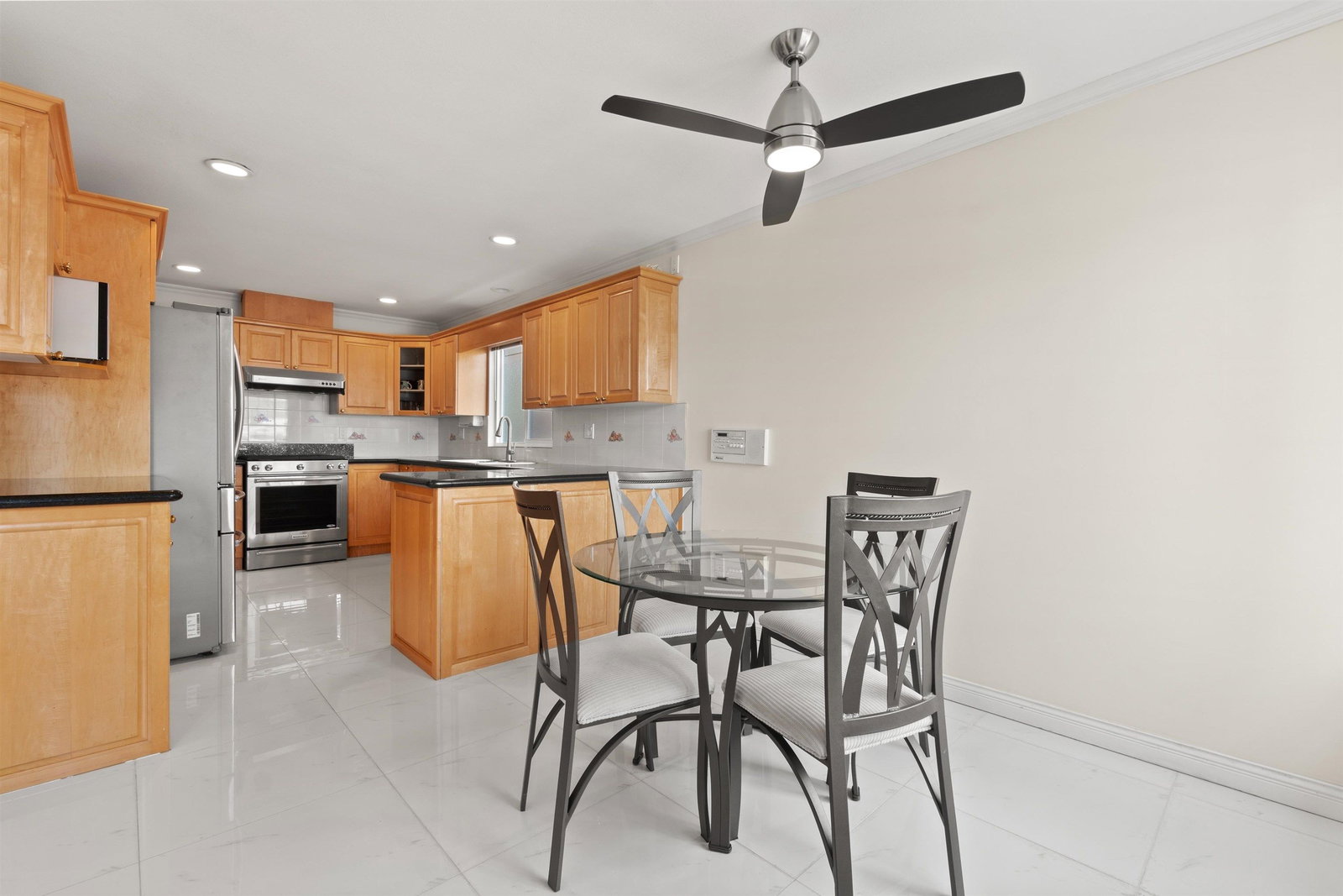 Listing Image 11