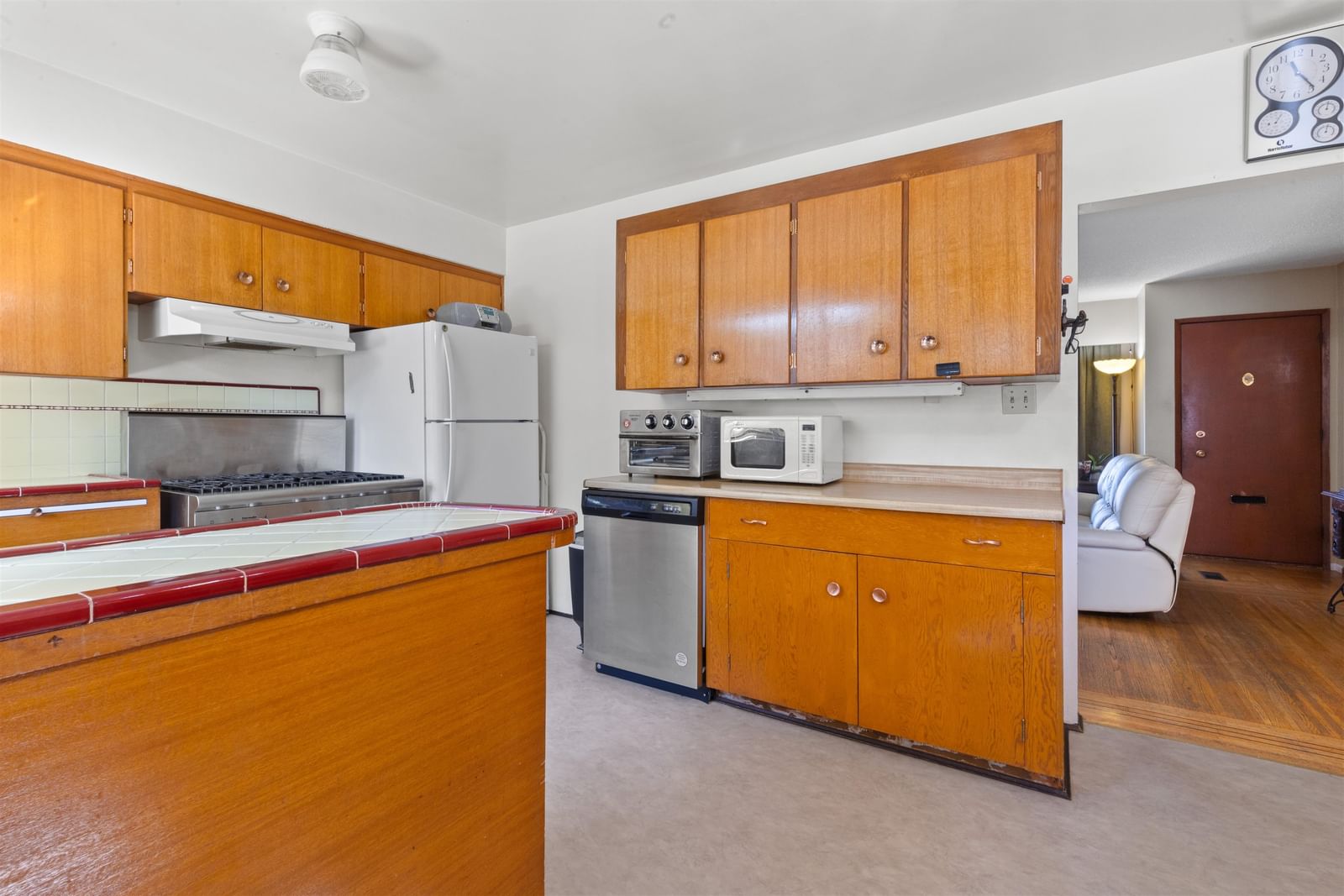 Listing Image 6