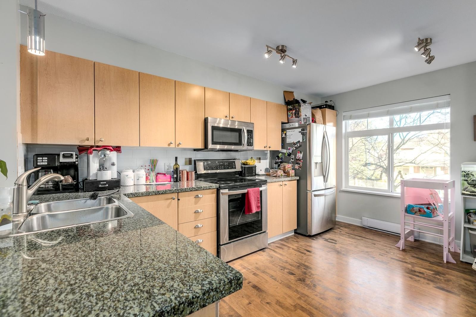 Listing Image 5