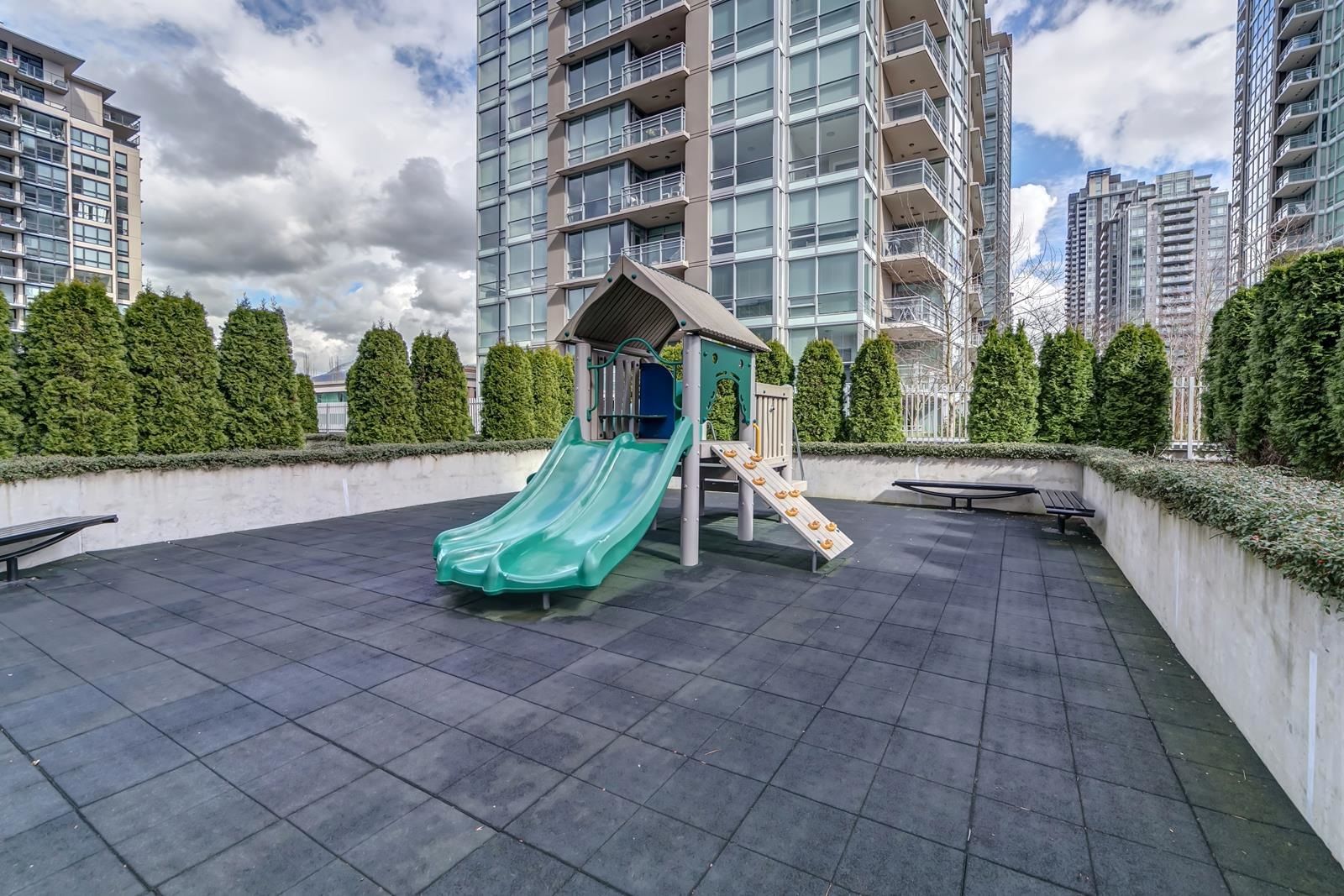 Listing Image 17
