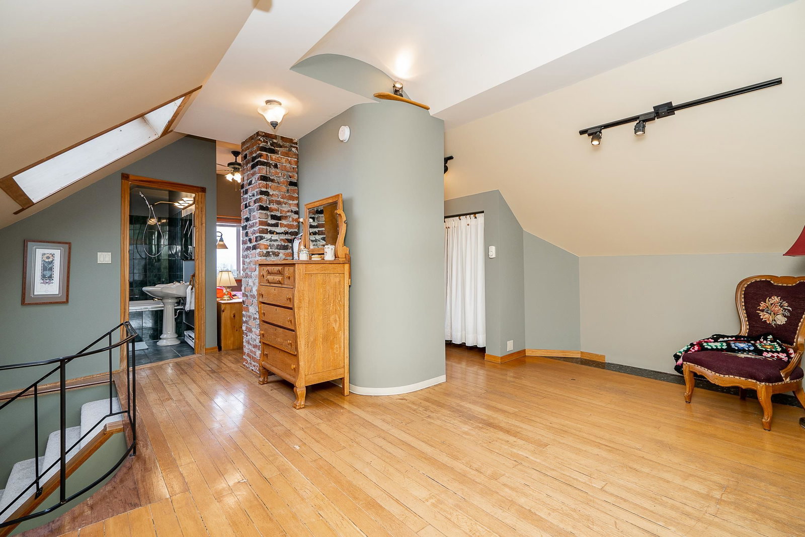 Listing Image 23