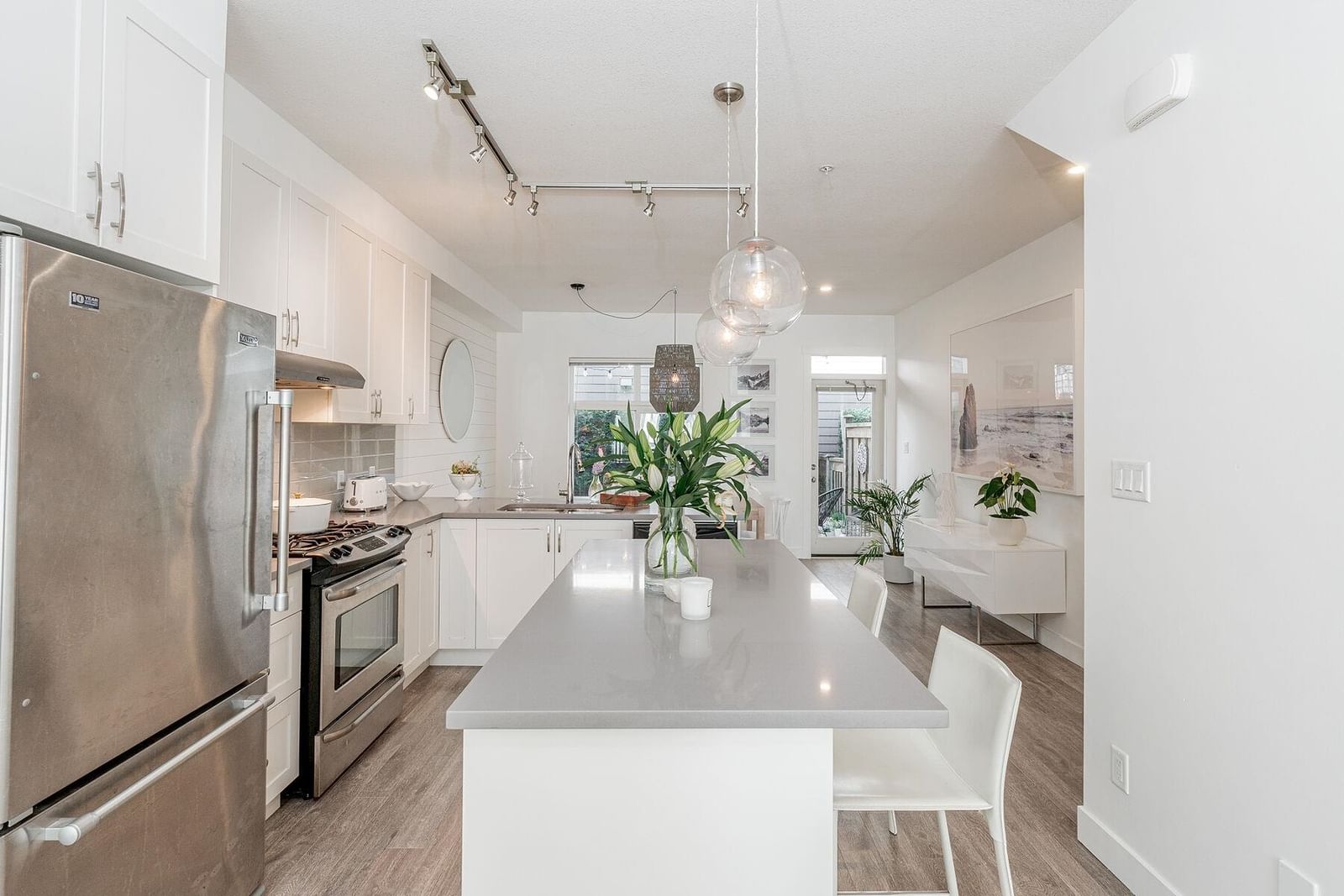 Listing Image 12