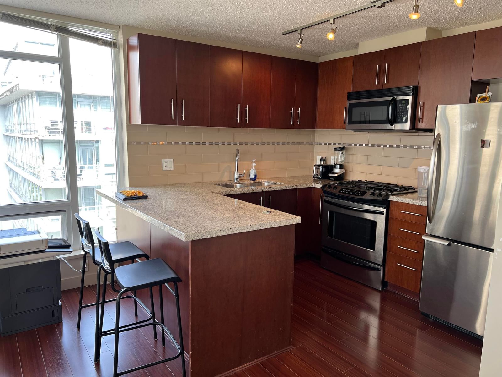 Listing Image 5