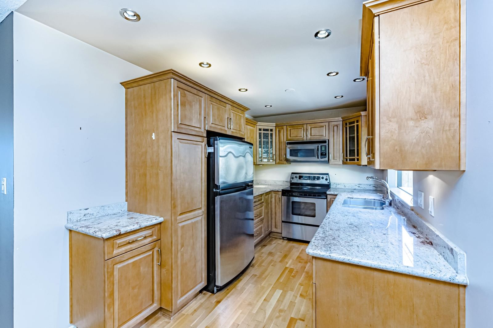 Listing Image 16