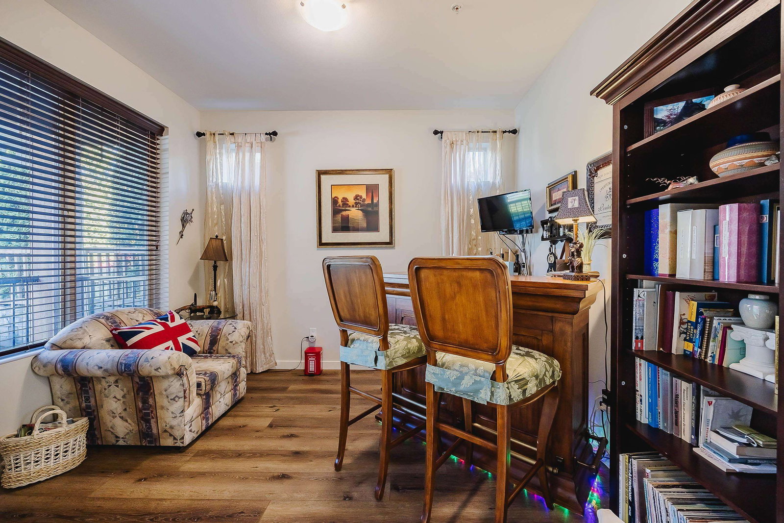 Listing Image 12