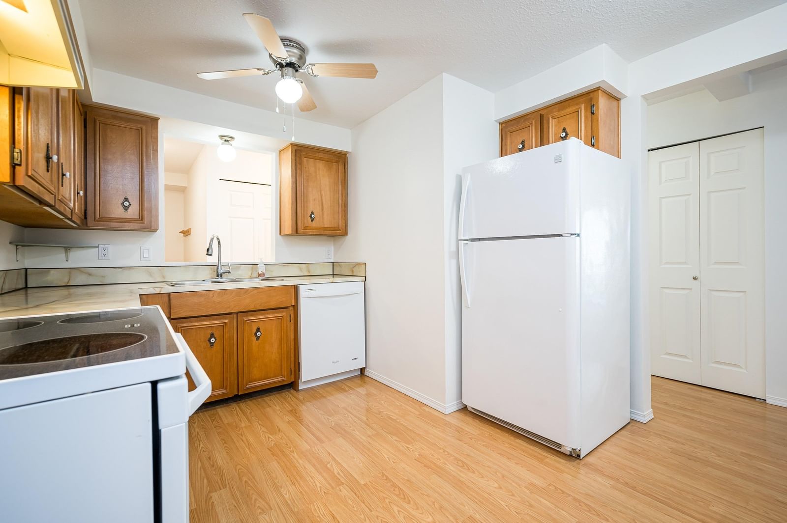 Listing Image 16