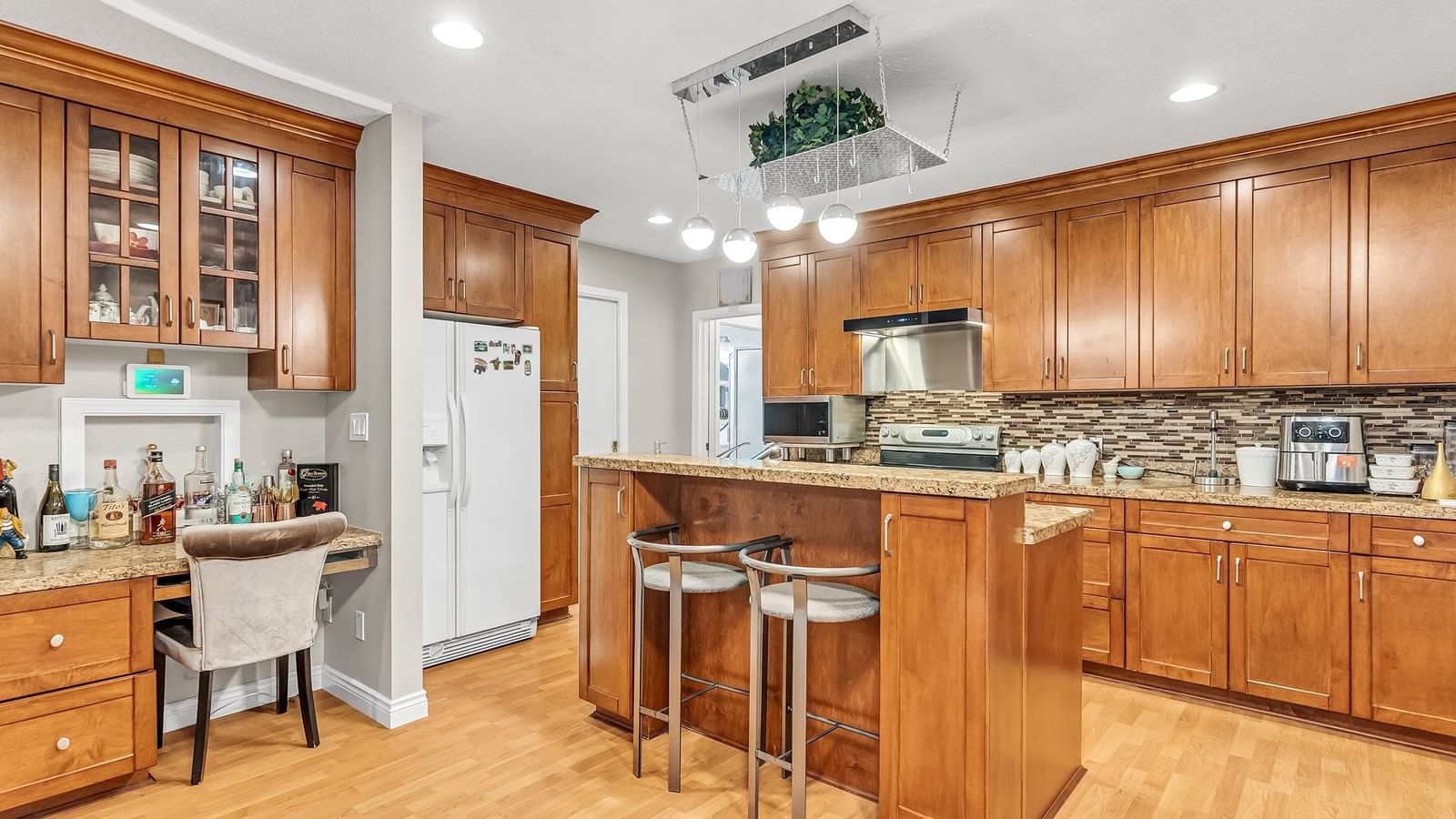 Listing Image 15