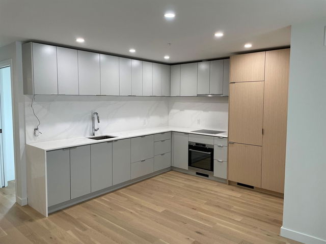 505 - 239 Keefer Street