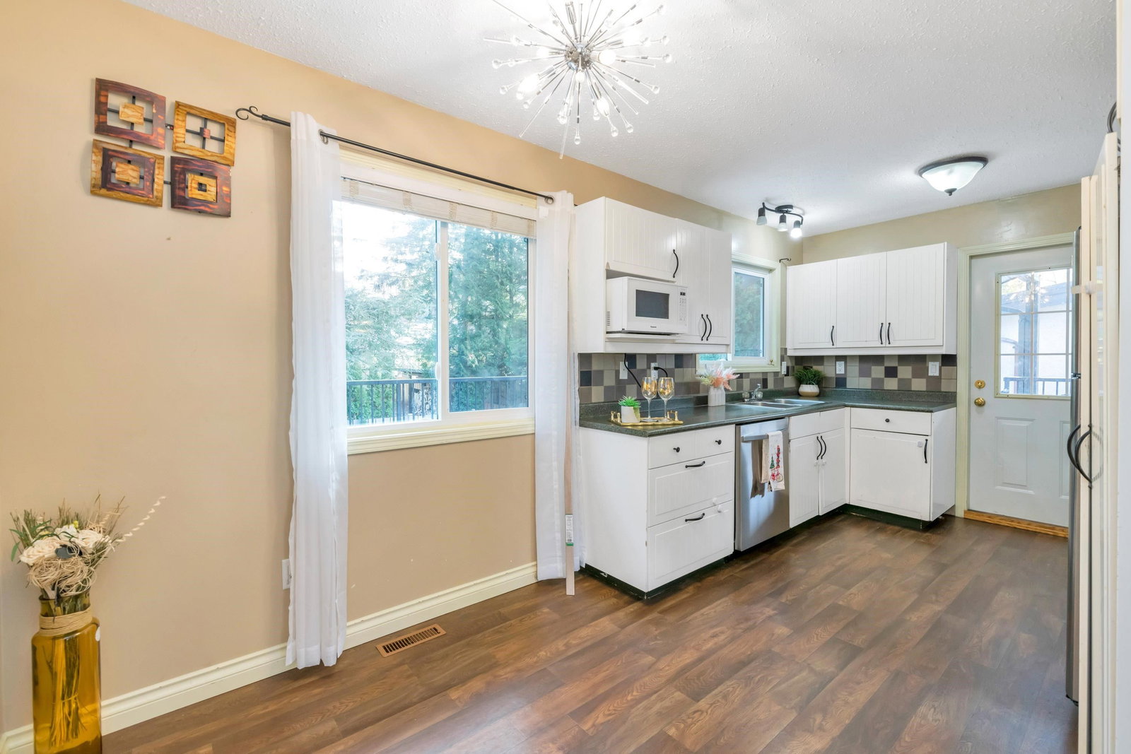 Listing Image 8