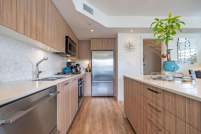 203 - 1061 Marine Drive