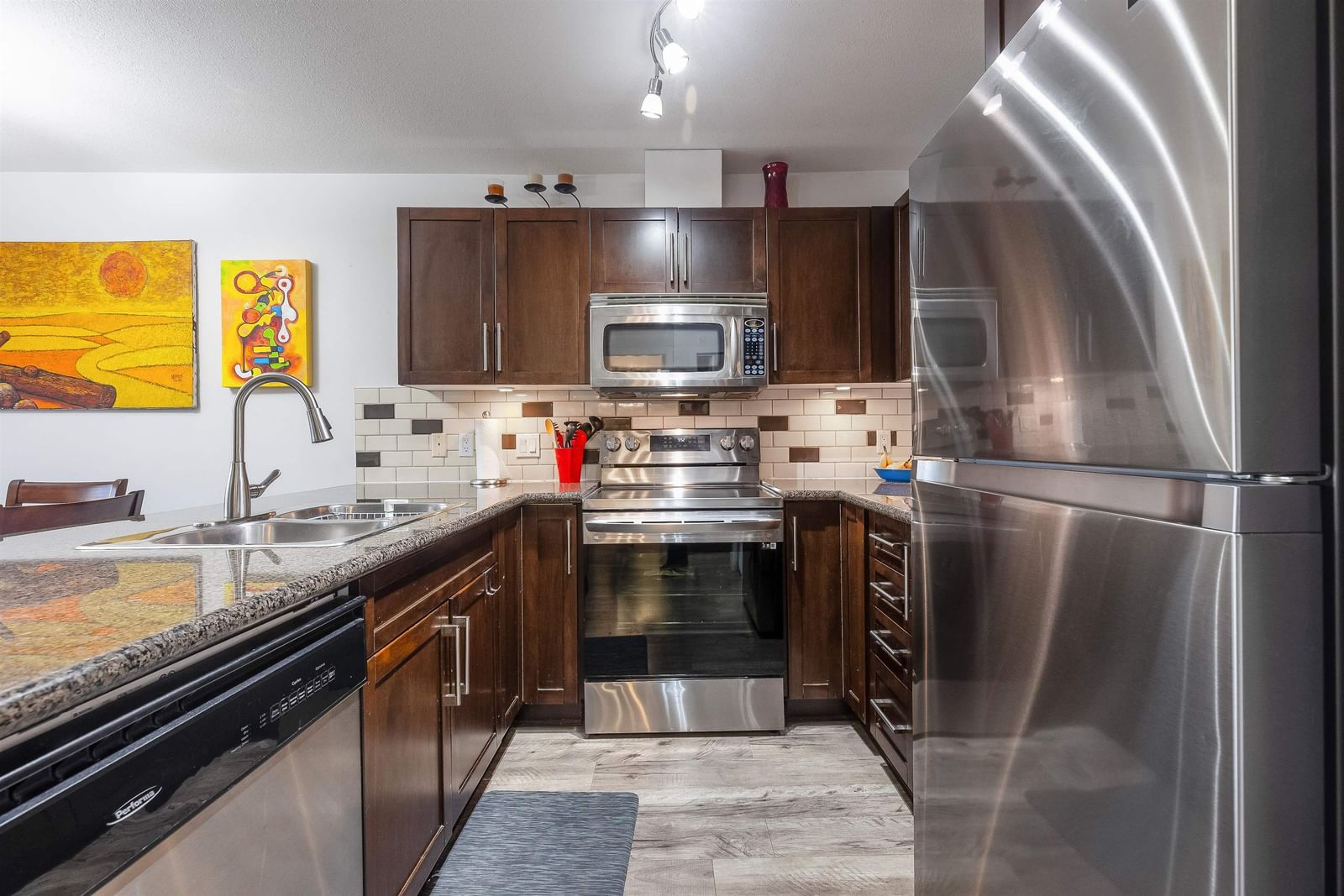 Listing Image 12