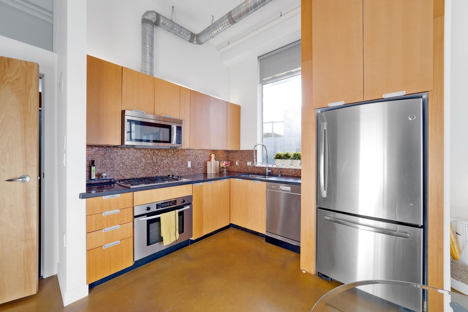 Listing Image 10