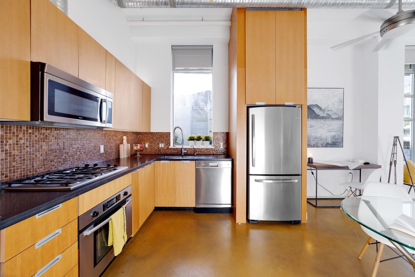 Listing Image 11