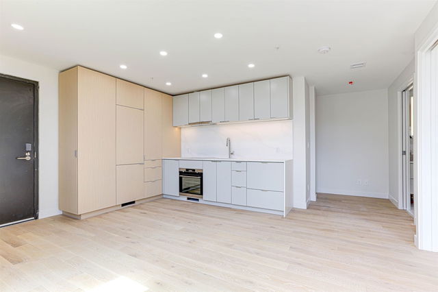 704 - 239 Keefer Street