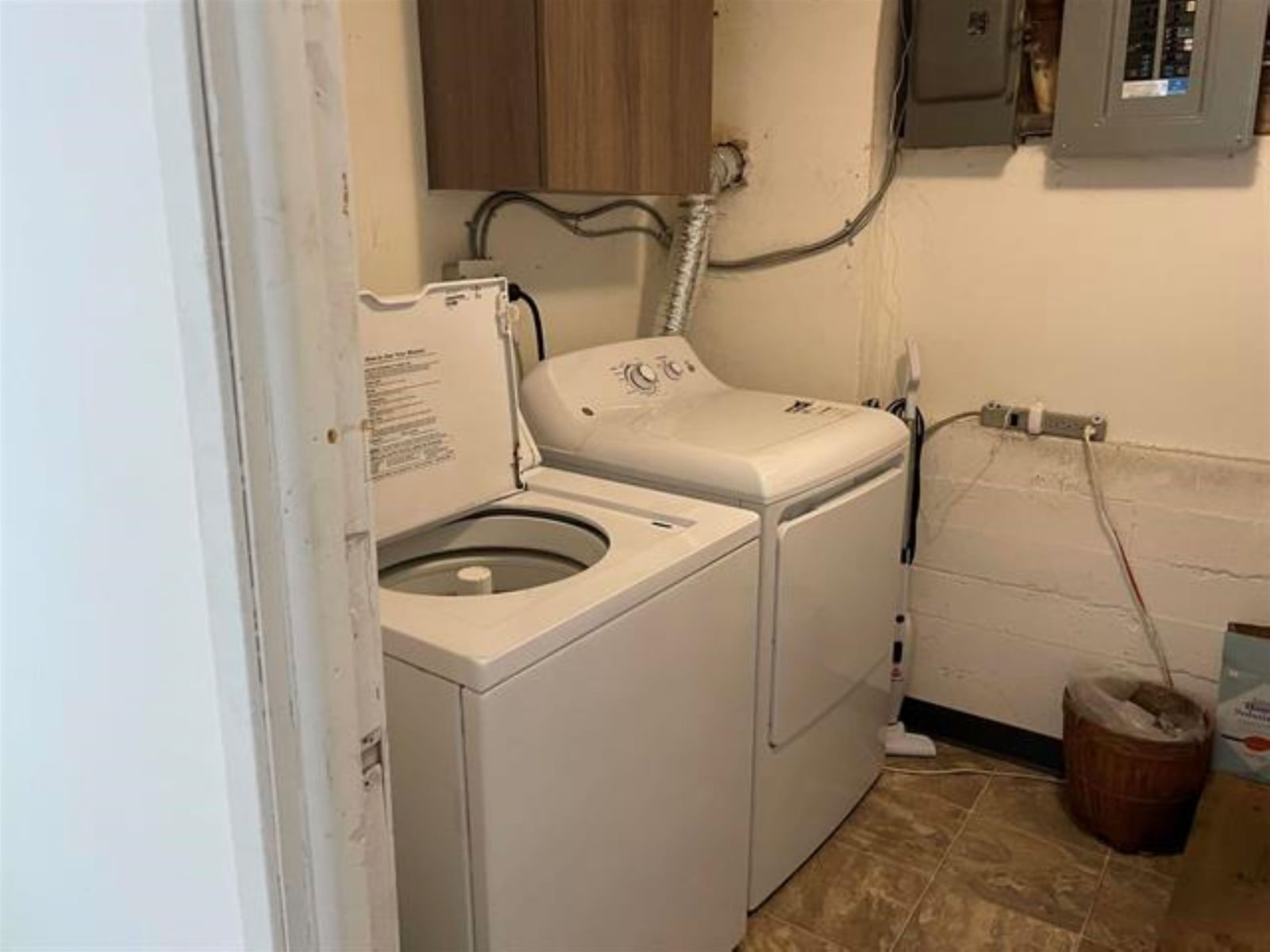 Listing Image 12