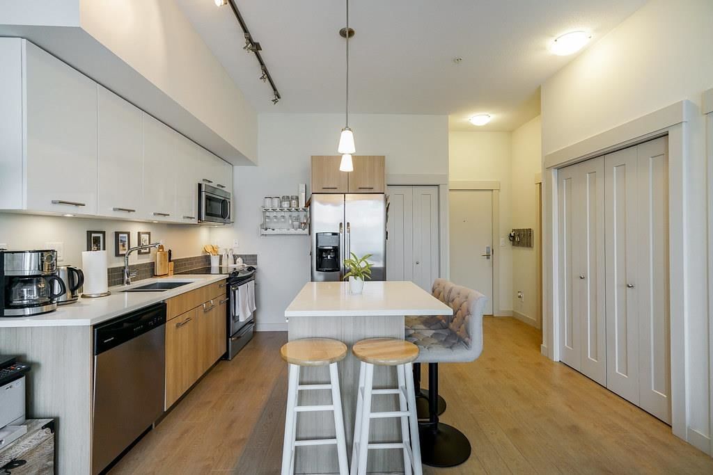 Listing Image 6