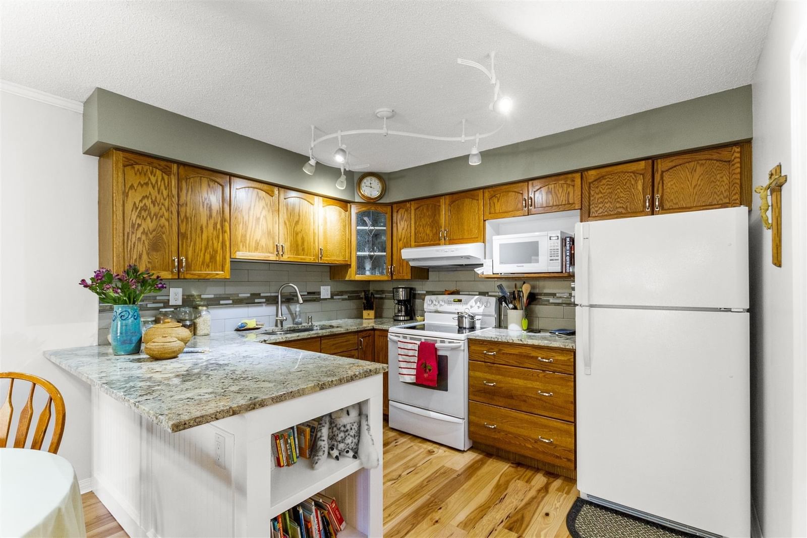 Listing Image 5